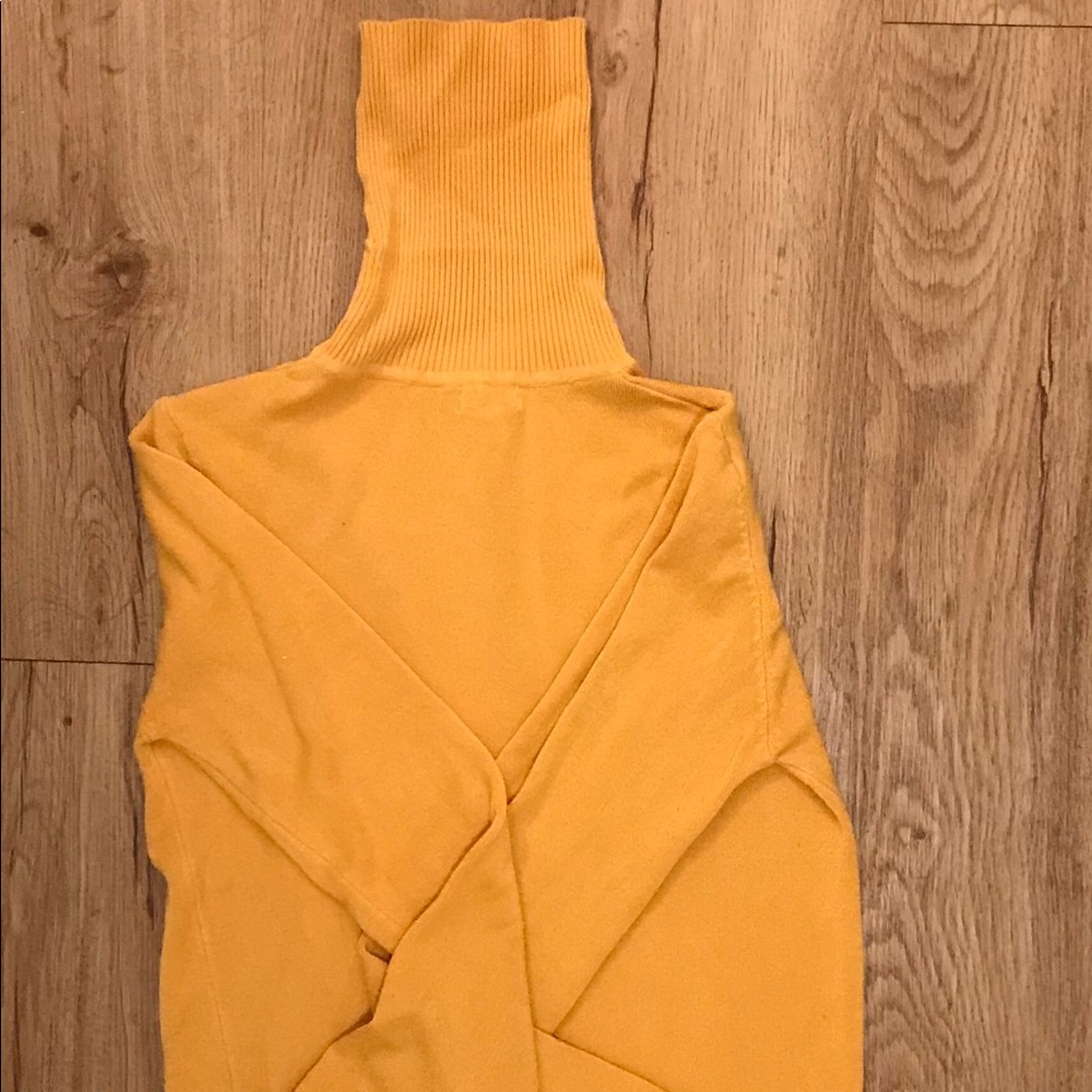 Mustard Turtle neck sweatshirt